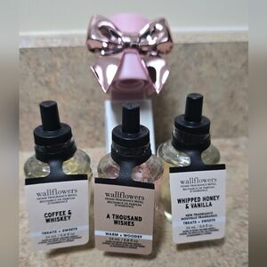 Bath and body works bow wallflower plug in & 3 Refills